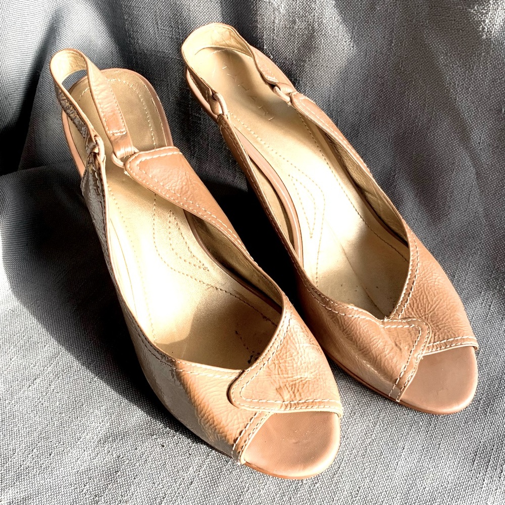 Tahiri blush taupe textured patent size 8 Lacey sling back